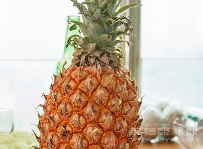 菠萝性味甘平