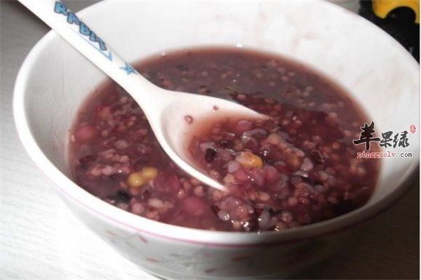 红豆黑米粥滋补作用强补血更健康