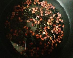 黑豆、红豆汤的做法 步骤3