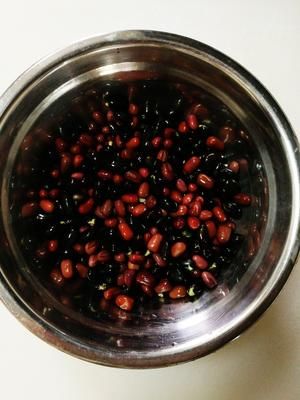 黑豆、红豆汤的做法 步骤1