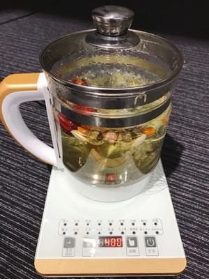 玫瑰花枸杞桂圆红枣黄芪茶的做法 步骤2