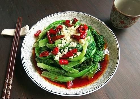 这道菜号称吸油神菜，两块钱能做一大盘，简单又好吃！