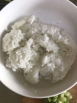 宝宝爱吃的什锦炒饭的做法 步骤1
