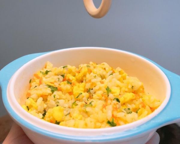 胡萝卜菠菜鸡蛋炒饭（宝宝辅食）的做法