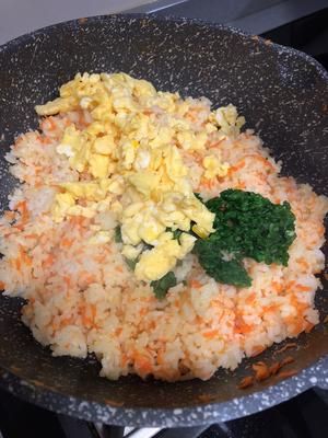 胡萝卜菠菜鸡蛋炒饭（宝宝辅食）的做法 步骤7