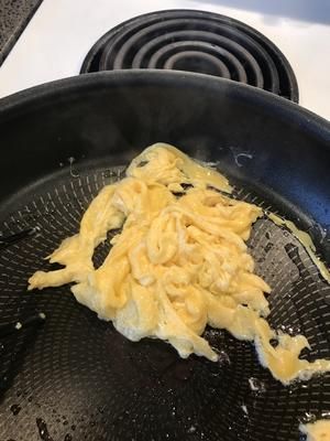 儿童快速简单营养炒饭的做法 步骤2