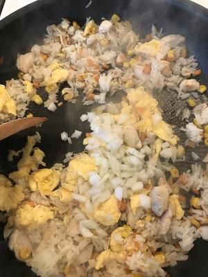 儿童快速简单营养炒饭的做法 步骤6