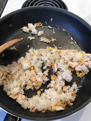 儿童快速简单营养炒饭的做法 步骤5