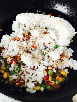 宝宝健康杂蔬炒饭的做法 步骤3