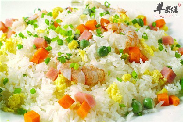 火腿腸炒飯簡(jiǎn)單美味補(bǔ)充蛋白質(zhì)