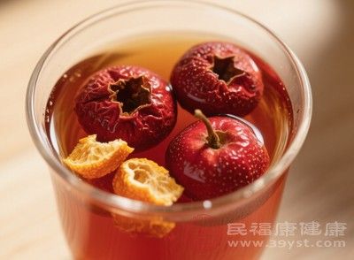 對于脾胃虛弱、容易腹瀉或便秘的人群，堅持飲用山楂陳皮水，在一定程度上可以緩解癥狀，讓脾胃逐漸恢復健康