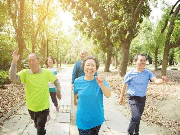 有人说“坚持每天走路，血糖从13降到了正常”，有科学依据吗？