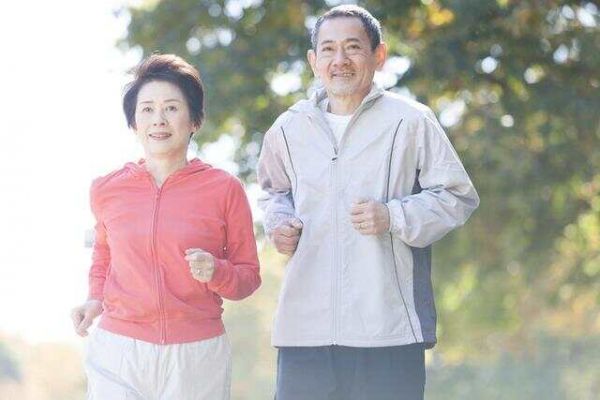 有人说“坚持每天走路，血糖从13降到了正常”，有科学依据吗？