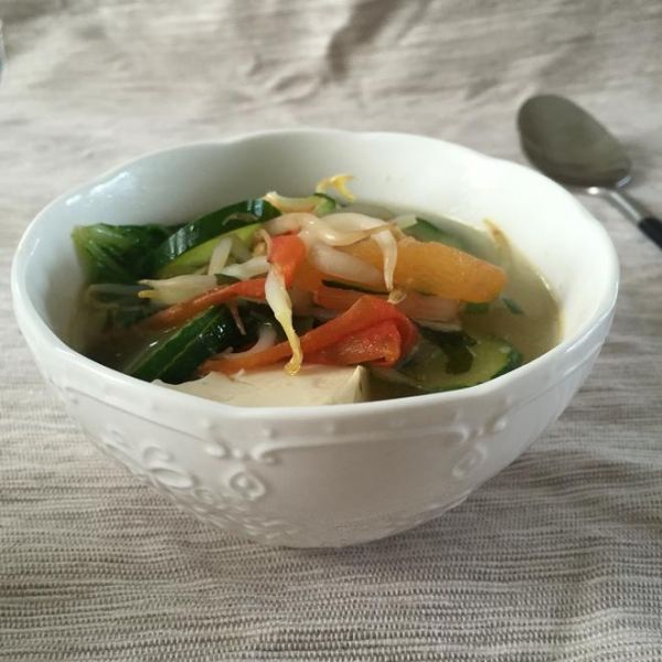 【健康瘦身】超级好吃的虾仁蔬菜汤的做法