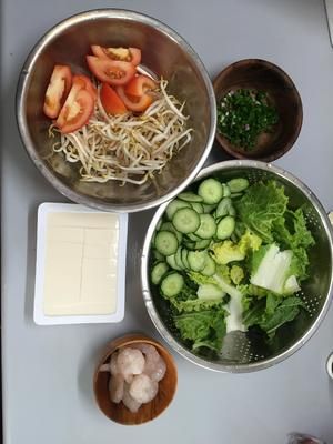 【健康瘦身】超级好吃的虾仁蔬菜汤的做法 步骤2
