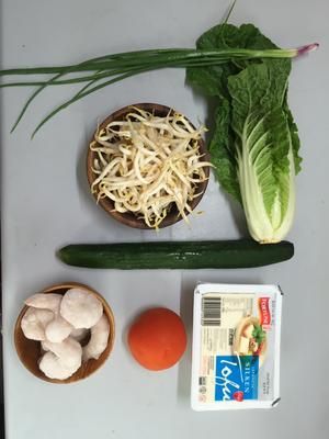 【健康瘦身】超级好吃的虾仁蔬菜汤的做法 步骤1