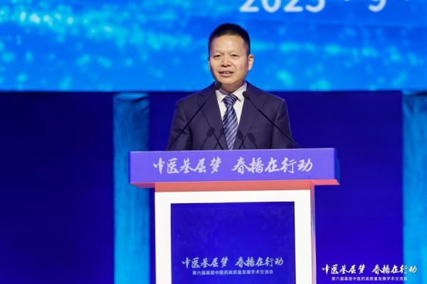 9月21日，春播行动执行负责人向延柳在会议上致辞。主办方供图