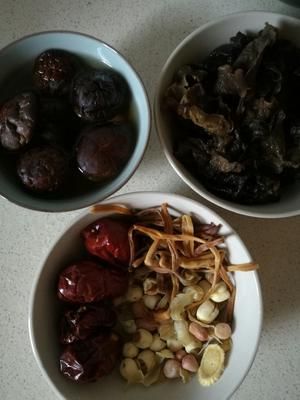 秋冬養(yǎng)生清湯火鍋的做法 步驟1
