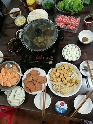 秋冬養(yǎng)生清湯火鍋的做法 步驟3