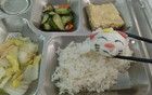 偷偷给孩子带饭的上海家长们