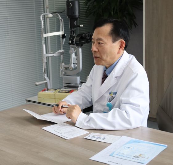 罕见病患者重见光明：上海普瑞眼科卢奕教授团队攻克马凡综合征难题