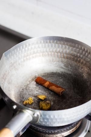 肉桂奶茶|Cinnamon Milk Tea的做法 步骤1