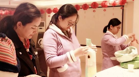 专家扫盲：新生宝宝“吓人”的正常现象 孕妈沙龙·DIY糖果枕头 