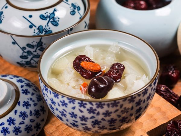 紅心木瓜燉銀耳甜品特寫