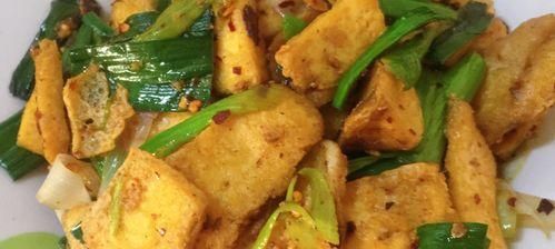 蒜苗炒豆腐便當(dāng)，美味又健康（健康午餐便當(dāng)怎么做）