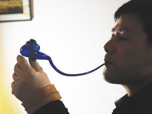 張超十二朵糖玫瑰送妻子