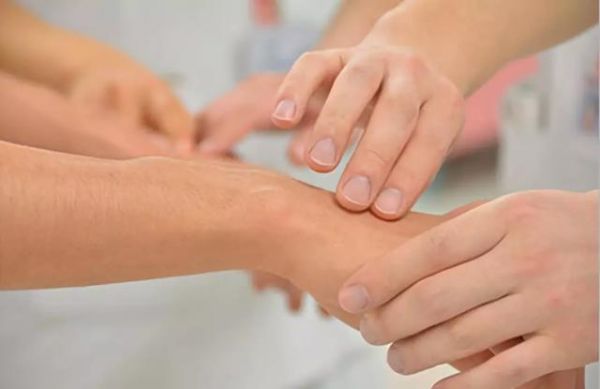 荷葉泡水加點(diǎn)它，祛暑熱、消水腫、健脾胃、護(hù)血管……效果太神奇！