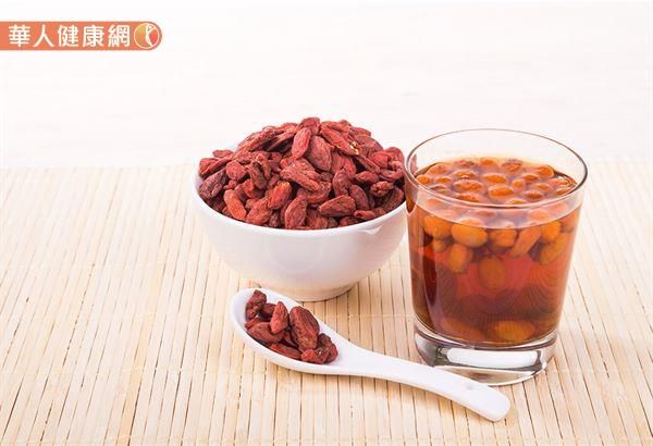 早餐搭配喝枸杞茶、黃耆茶，減肥不復胖功效甚至比喝咖啡更顯著。