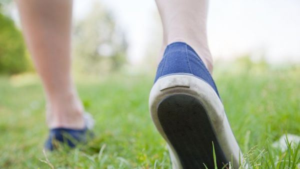 身体好不好看走路？出现3个现象，劝你尽早检查