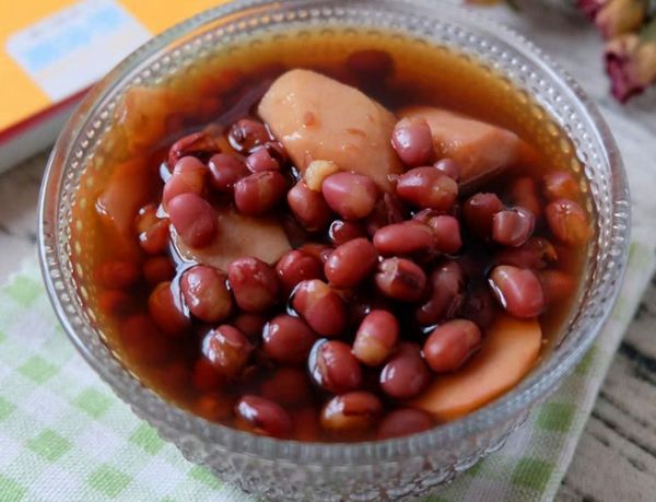紅豆芋頭糖水氣血雙補(bǔ),4步就能做好,美容養(yǎng)顏想減肥女性多喝!