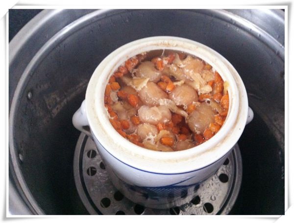 鲜人参搭配食材炖汤场景