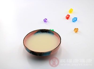 如果我們每天早上喝一杯豆?jié){，對于我們的心血管也是有很好的幫助的