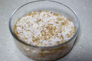 高粱米燕窩粥完整做法指南：從選材到調(diào)味，打造美味養(yǎng)生的細膩口感