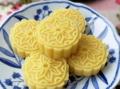 簡單的4步，教你做口味好顏值高的綠豆糕，變身“糕點大師”！