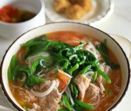 #奶香此刻，焙有錢花#碗豆尖過橋米線