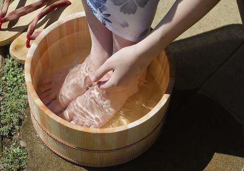 白醋泡腳具體方法