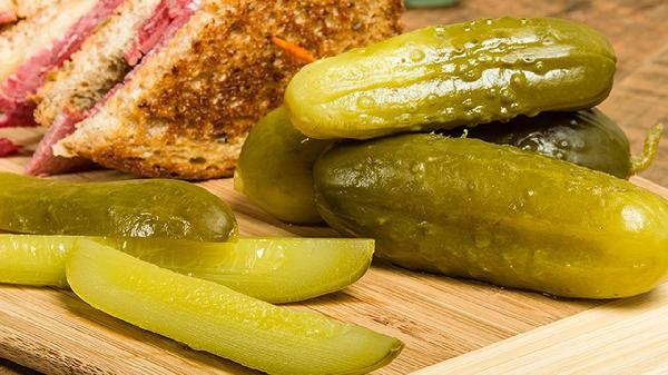 為什么老一輩人經(jīng)常吃“咸菜”，卻很少生?。窟@幾個(gè)原因請多了解