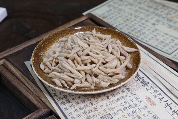 麥冬和黃芪泡水喝的功效