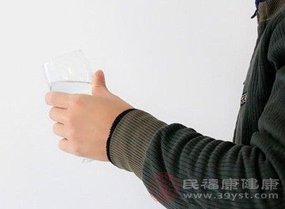 酒精度數(shù)只是飲品中酒精的濃度指標(biāo)，并不能直接決定其對(duì)肝臟的損傷程度