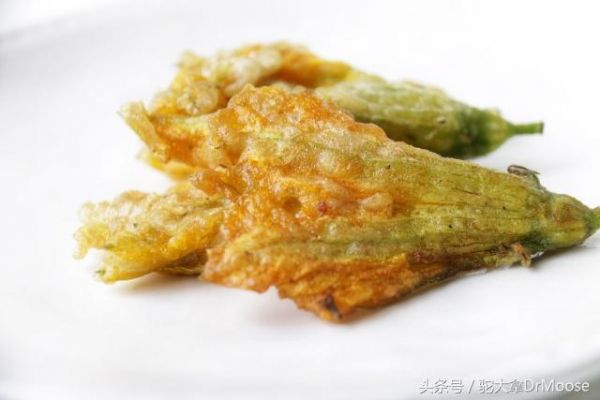 煎南瓜花配楓糖杏子醬