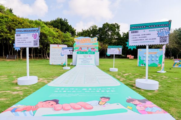 《人類幼崽養(yǎng)育清單2025通關版》現(xiàn)場裝置