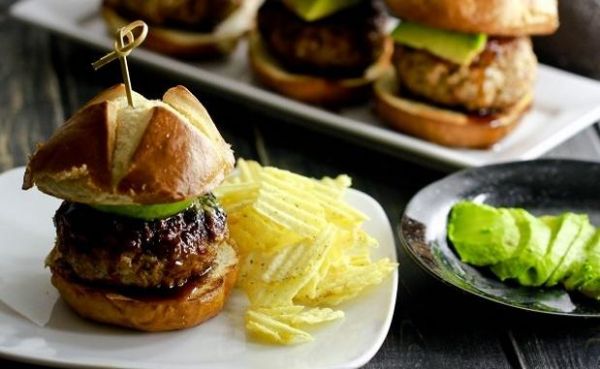 健康火雞肉漢堡（轉(zhuǎn)：悅食記）的做法