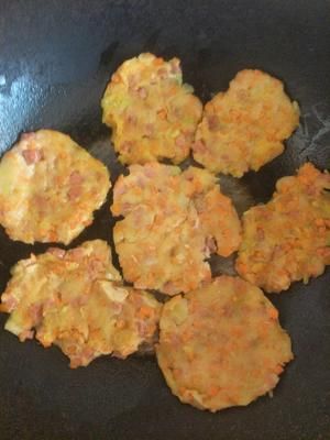 營養(yǎng)蔬菜早餐餅的做法 步驟5