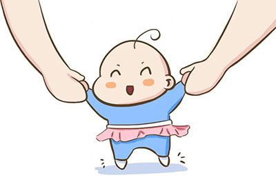 寶寶學(xué)步期，到底需不需要穿鞋？