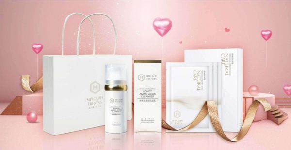 蜂蜜的神奇作用：蜂蜜不僅有潤肺止咳之功能，更有美容養(yǎng)顏之功效