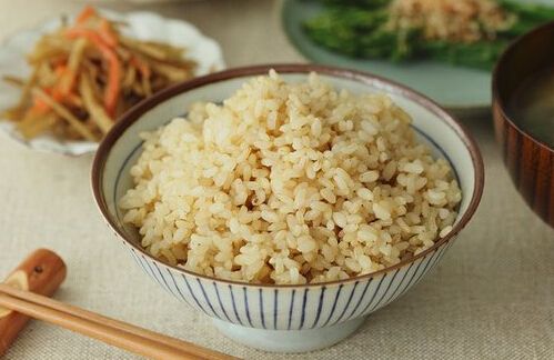 糙米飯的熱量及功效與作用3